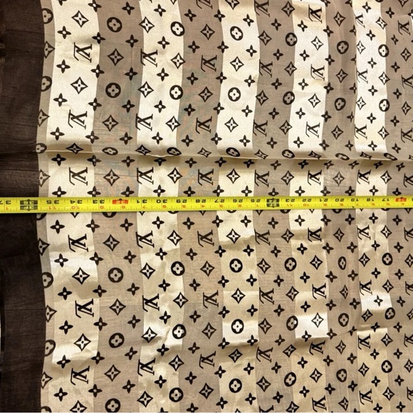 Silk Louis Vuitton Monogram Scarf 40”x39 - Picture 3 of 8